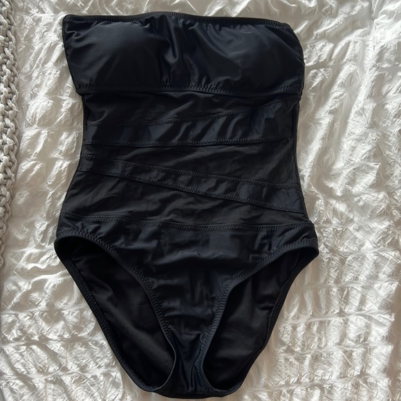 Black one piece off the should swimsuit - Picture 1 of 1